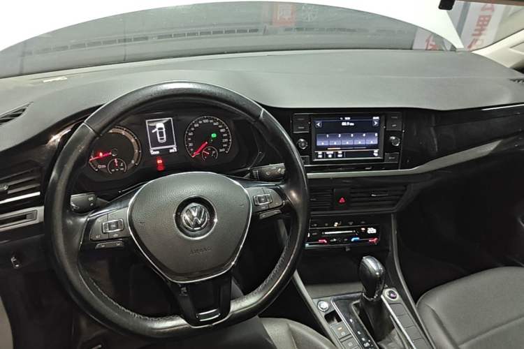Used Volkswagen Bora 2020 1.5L Automatic Elite Version Center Console