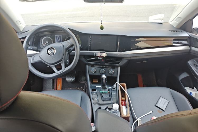 Used Volkswagen Bora 2020 1.5L Automatic Fashion Edition Center Console
