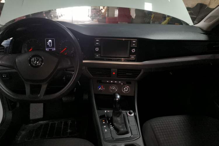 Used Volkswagen Bora 2020 1.5L Automatic Fashion Edition Center Console