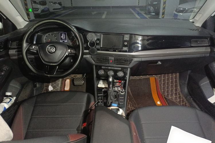 Used Volkswagen Bora 2020 1.5L Automatic Comfort Model Center Console
