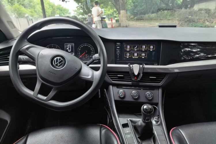 Used Volkswagen Bora 2020 1.5L Manual Fashion Edition Center Console