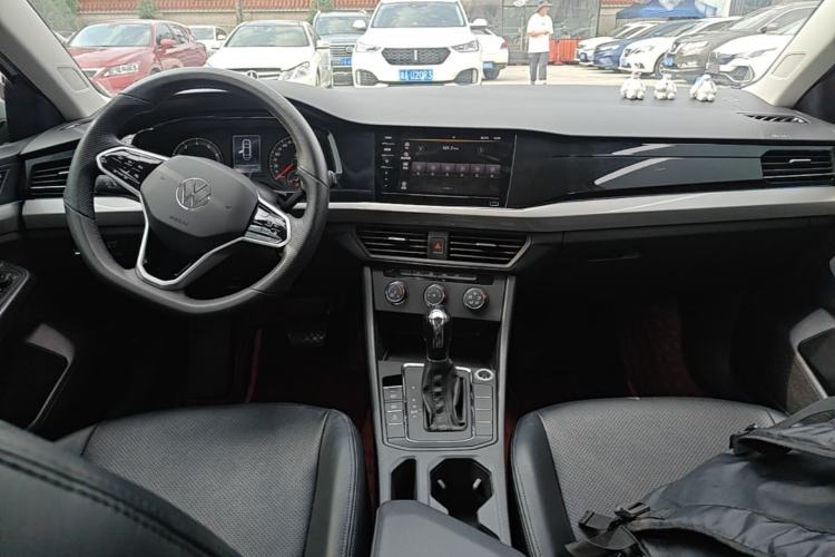 Used Volkswagen Bora 2020 1.5L Automatic Fashion Edition Center Console