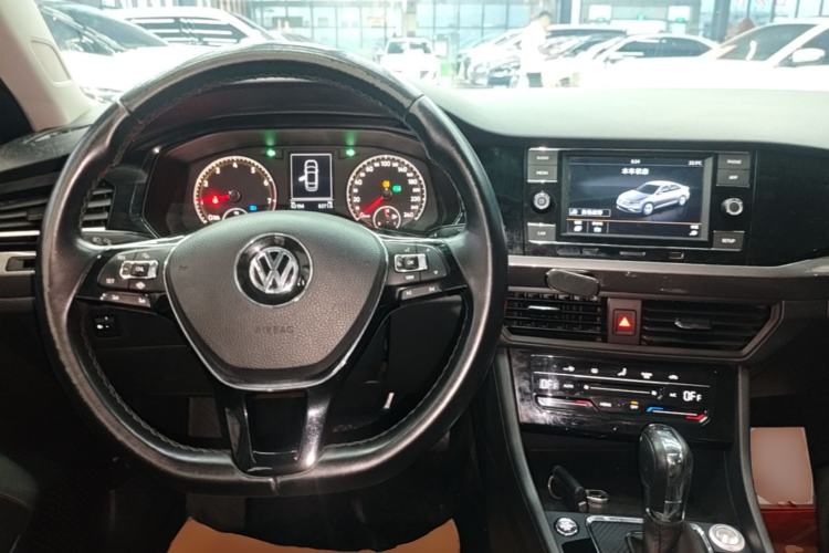 Used Volkswagen Bora 2020 1.5L Automatic Elite Version Center Console