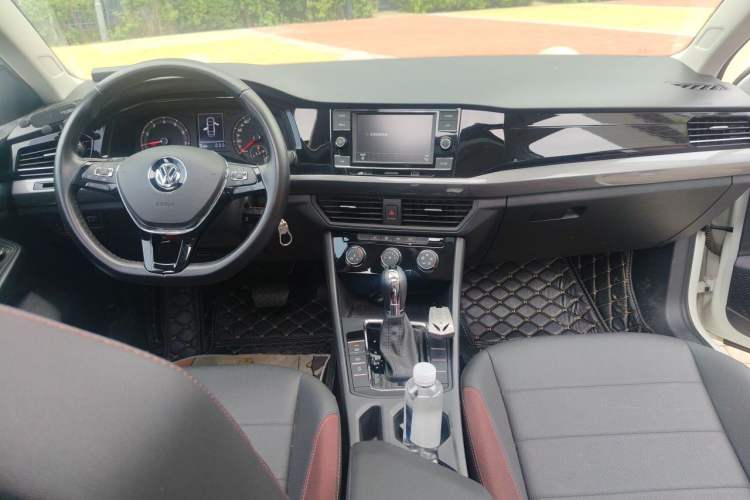 Used Volkswagen Bora 2020 1.5L Automatic Comfort Model Center Console