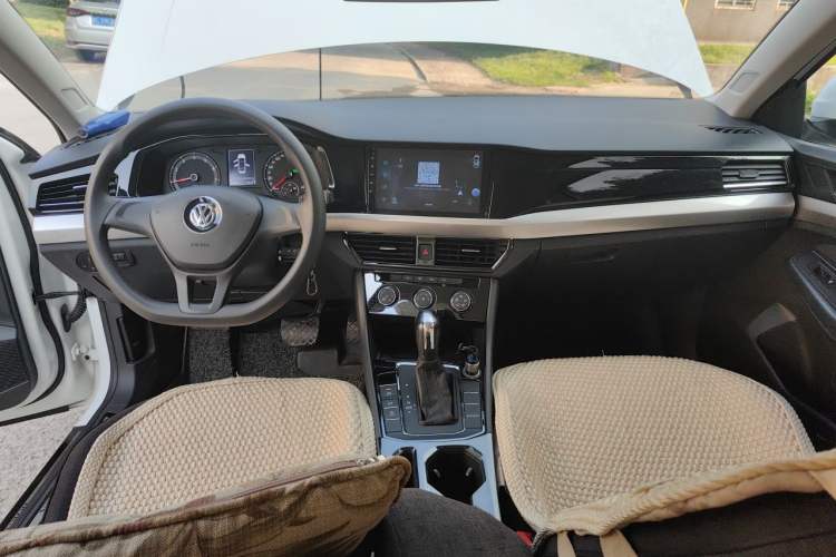 Used Volkswagen Bora 2020 1.5L Automatic Fashion Edition Center Console