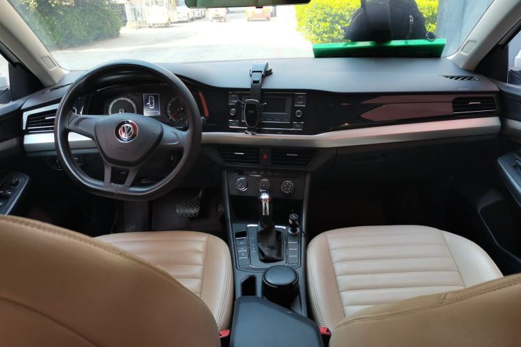 Used Volkswagen Bora 2020 1.5L Automatic Fashion Edition Center Console