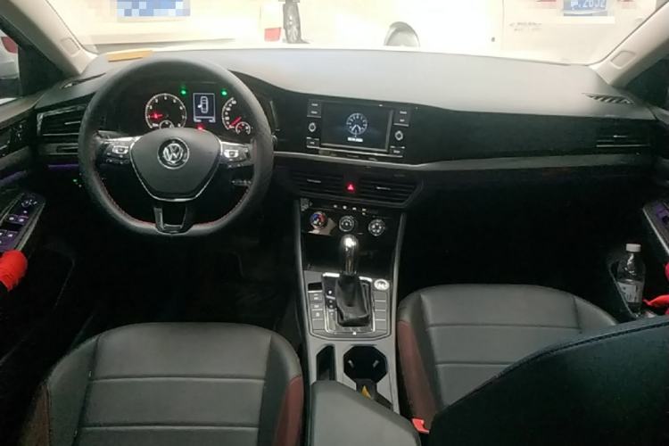 Used Volkswagen Bora 2020 1.5L Automatic Comfort Model Center Console