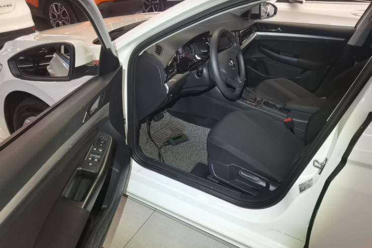 Used Volkswagen Bora 2020 1.5L Automatic Fashion Edition Driver Seat