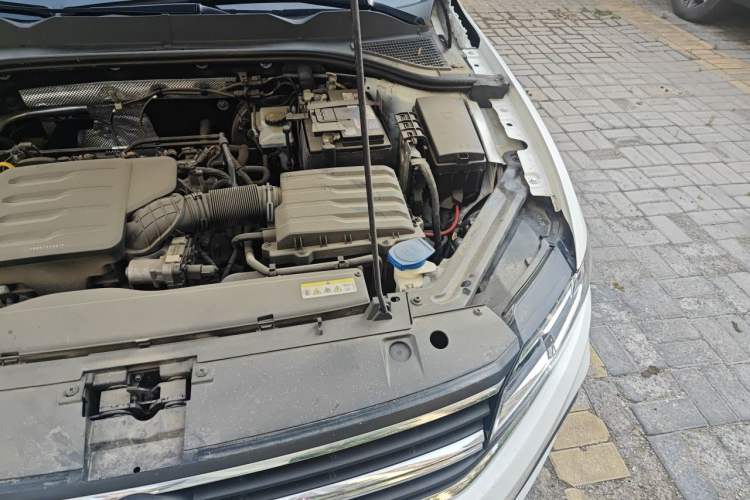 Used Volkswagen Bora 2020 1.5L Automatic Fashion Edition Engine Bay Left