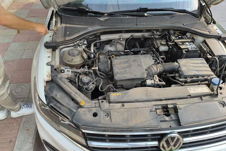 Used Volkswagen Bora 2020 1.5L Automatic Elite Version Engine Bay Right