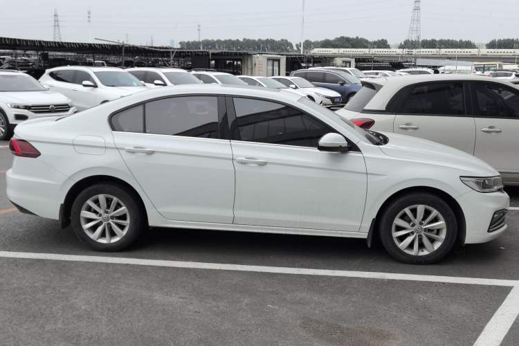 Used Volkswagen Bora 2020 1.5L Manual Comfort Version Exterior 4