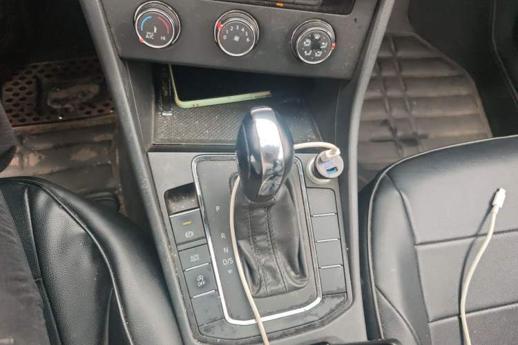 Used Volkswagen Bora 2020 1.5L Automatic Fashion Edition Gear Lever