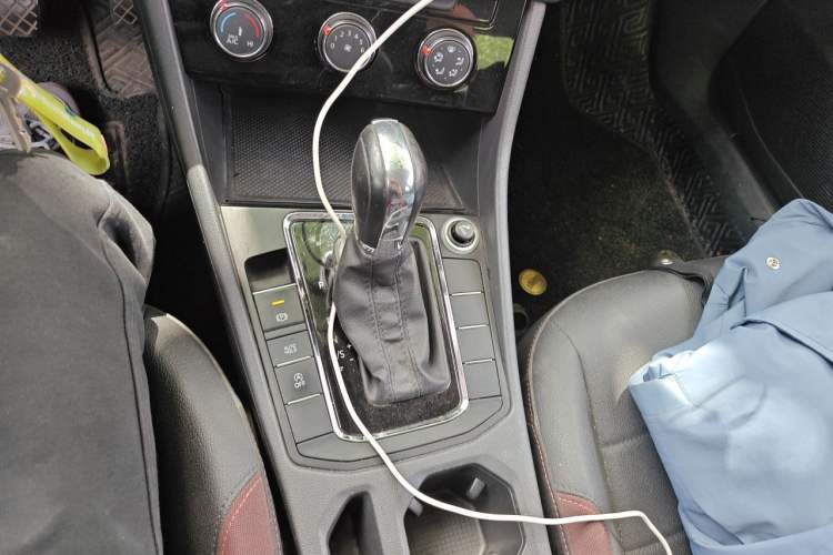 Used Volkswagen Bora 2020 1.5L Automatic Comfort Model Gear Lever