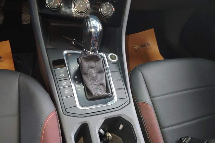 Used Volkswagen Bora 2020 1.5L Automatic Comfort Model Gear Lever