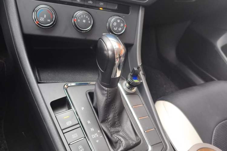 Used Volkswagen Bora 2020 1.5L Automatic Fashion Edition Gear Lever