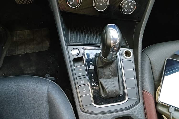 Used Volkswagen Bora 2020 1.5L Automatic Comfort Model Gear Lever