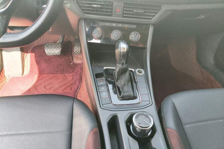 Used Volkswagen Bora 2020 1.5L Automatic Comfort Model Gear Lever