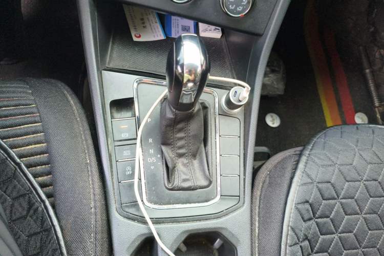 Used Volkswagen Bora 2020 1.5L Automatic Fashion Edition Gear Lever