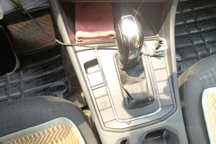 Used Volkswagen Bora 2020 1.5L Automatic Fashion Edition Gear Lever