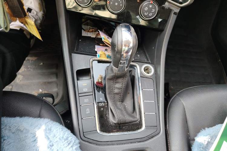 Used Volkswagen Bora 2020 1.5L Automatic Comfort Model Gear Lever