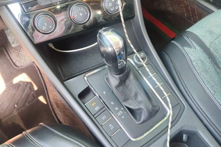 Used Volkswagen Bora 2020 1.5L Automatic Fashion Edition Gear Lever