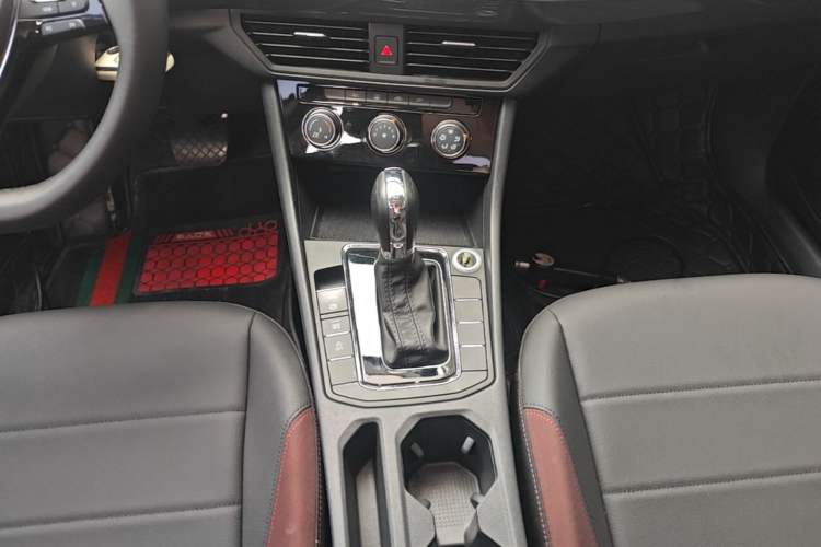 Used Volkswagen Bora 2020 1.5L Automatic Comfort Model Gear Lever