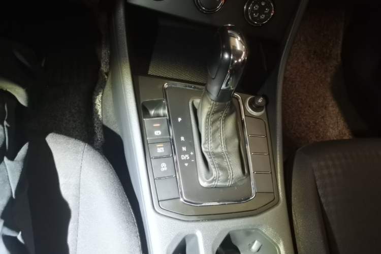 Used Volkswagen Bora 2020 1.5L Automatic Fashion Edition Gear Lever