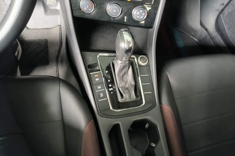 Used Volkswagen Bora 2020 1.5L Automatic Comfort Model Gear Lever