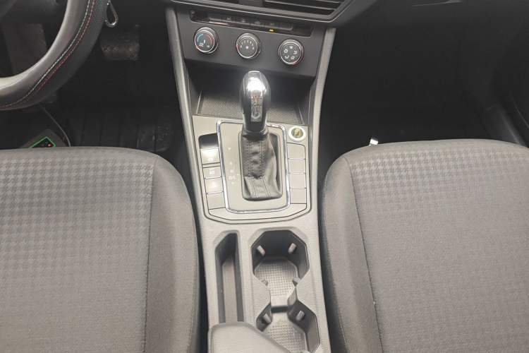 Used Volkswagen Bora 2020 1.5L Automatic Fashion Edition Gear Lever