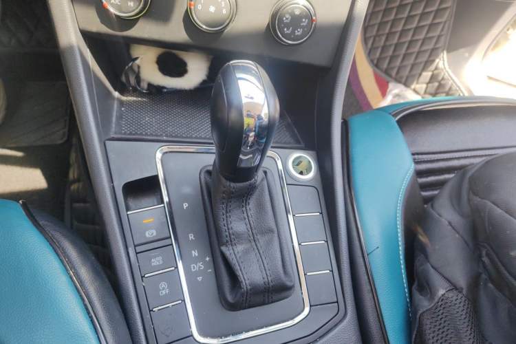 Used Volkswagen Bora 2020 1.5L Automatic Fashion Edition Gear Lever