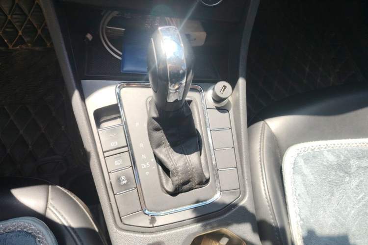 Used Volkswagen Bora 2020 1.5L Automatic Fashion Edition Gear Lever