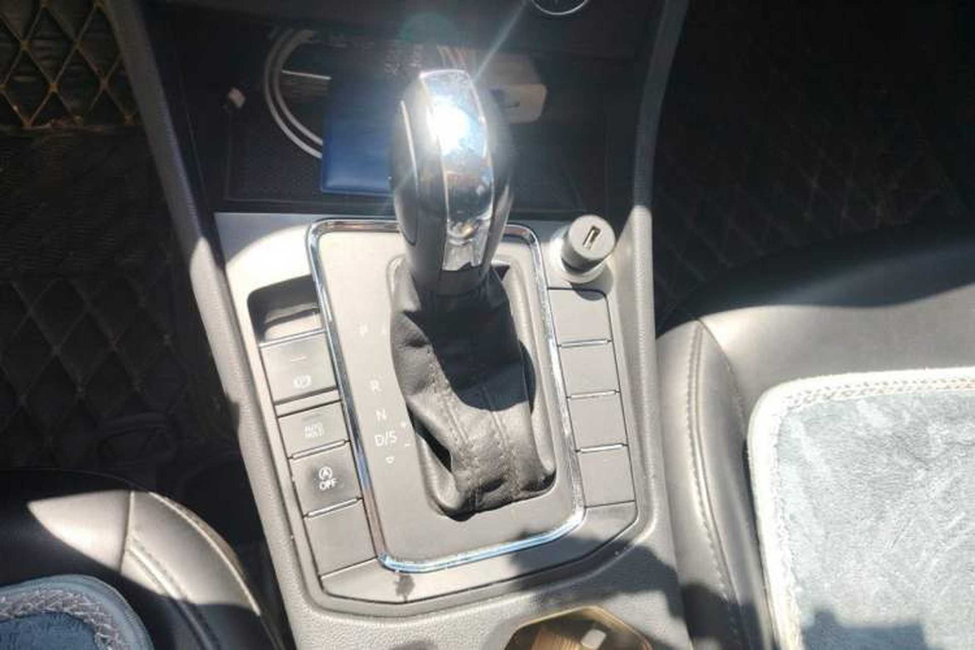 Used Volkswagen Bora 2020 1.5L Automatic Fashion Edition Gear Lever
