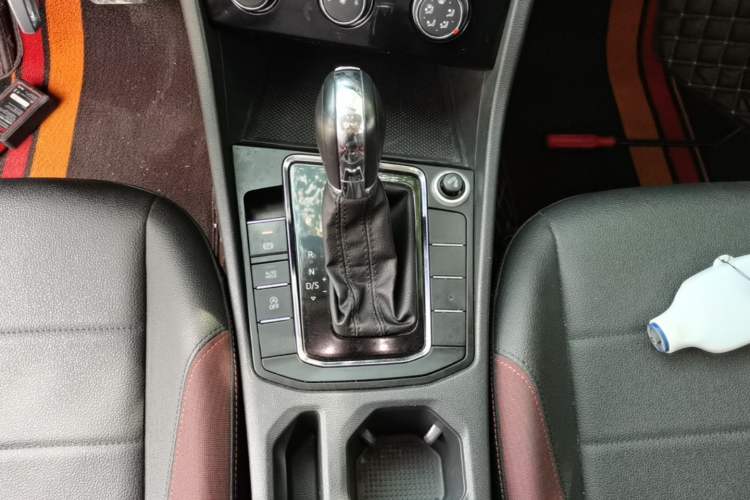 Used Volkswagen Bora 2020 1.5L Automatic Comfort Model Gear Lever