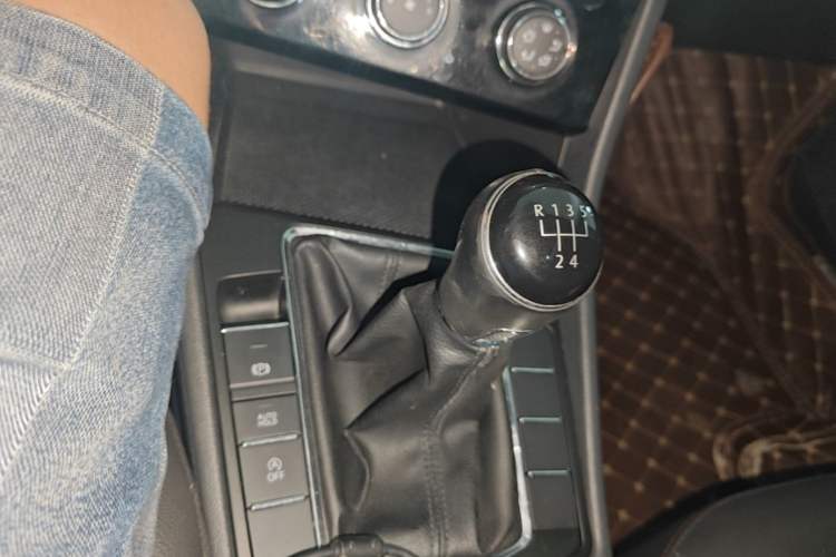 Used Volkswagen Bora 2020 1.5L Manual Comfort Version Gear Lever