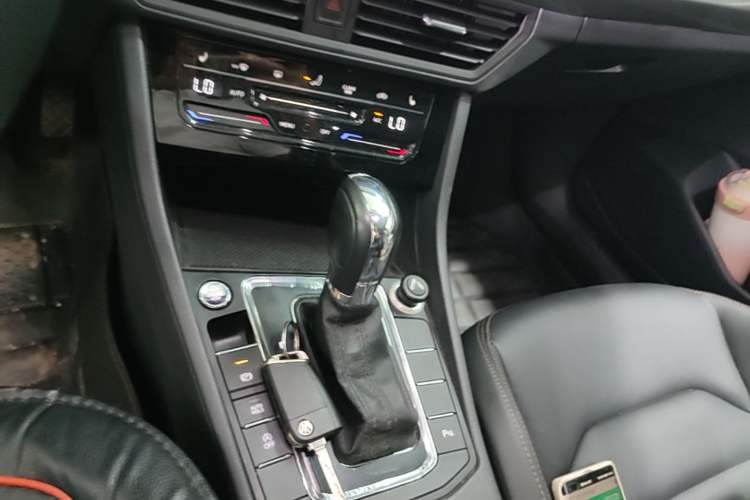 Used Volkswagen Bora 2020 1.5L Automatic Luxury Model Gear Lever