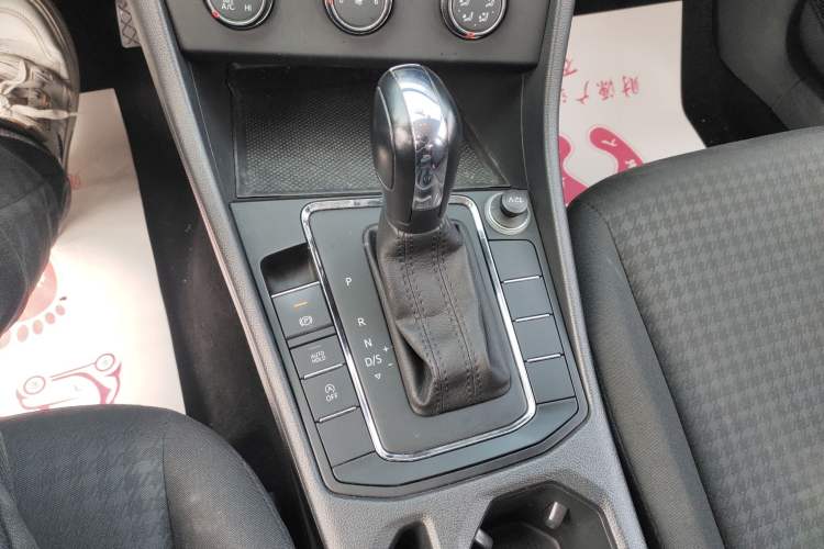 Used Volkswagen Bora 2020 1.5L Automatic Fashion Edition Gear Lever
