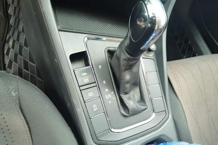 Used Volkswagen Bora 2020 1.5L Automatic Fashion Edition Gear Lever
