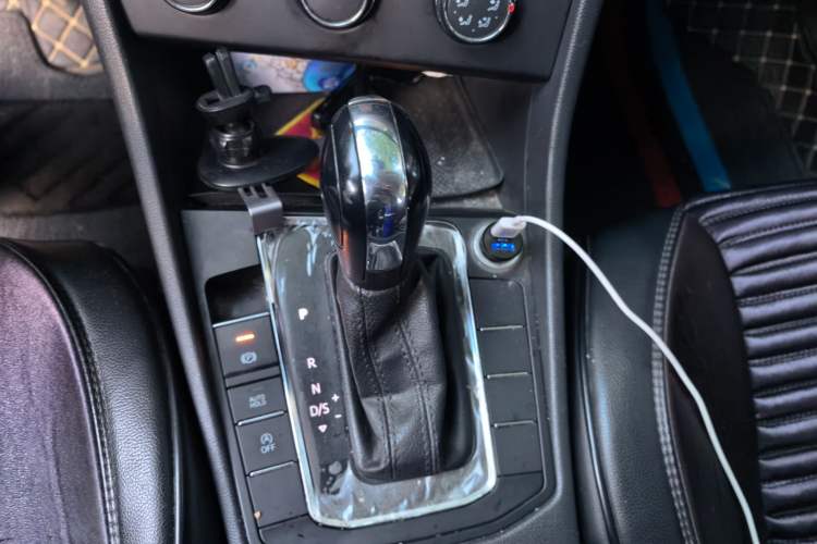 Used Volkswagen Bora 2020 280TSI DSG Luxury Edition Gear Lever