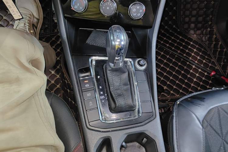 Used Volkswagen Bora 2020 1.5L Automatic Comfort Model Gear Lever