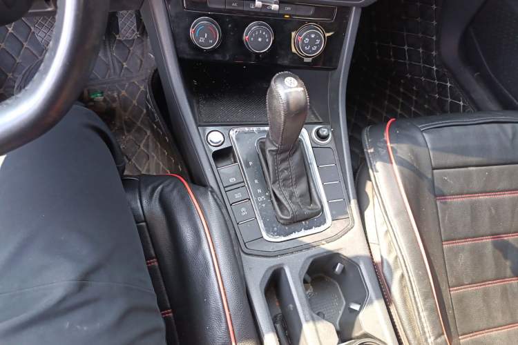 Used Volkswagen Bora 2020 1.5L Automatic Comfort Model Gear Lever