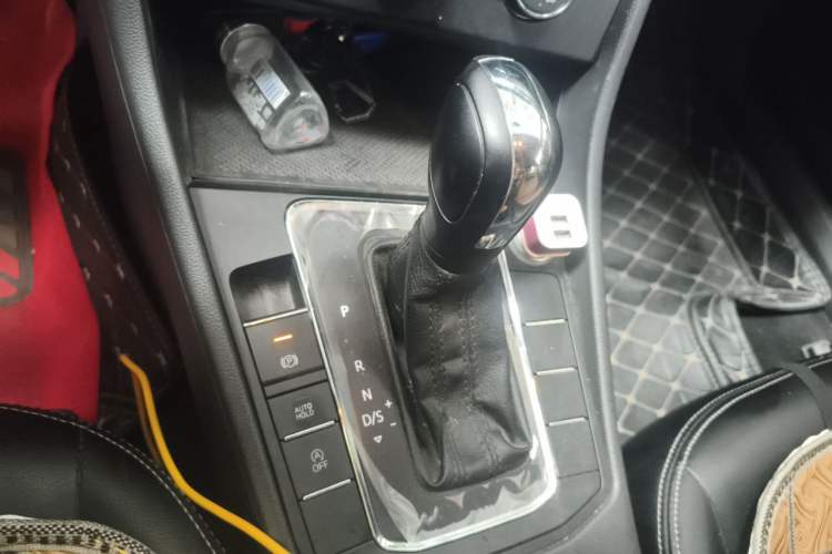 Used Volkswagen Bora 2020 1.5L Automatic Fashion Edition Gear Lever