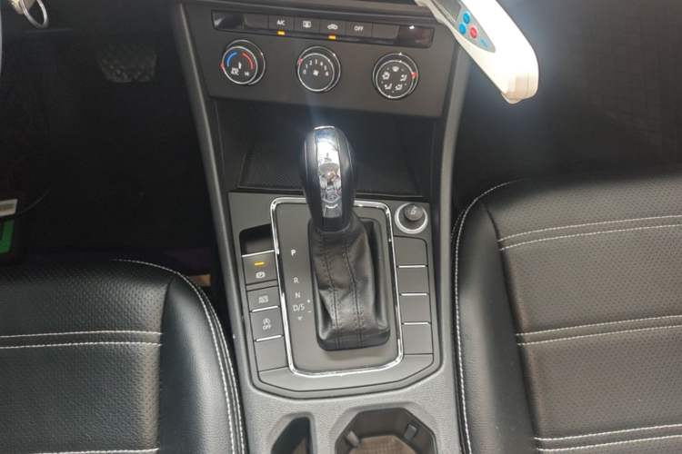 Used Volkswagen Bora 2020 1.5L Automatic Fashion Edition Gear Lever