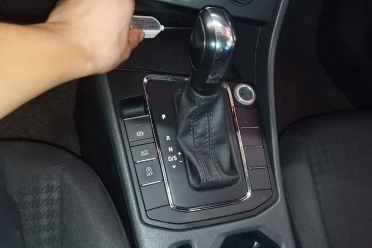 Used Volkswagen Bora 2020 1.5L Automatic Fashion Edition Gear Lever
