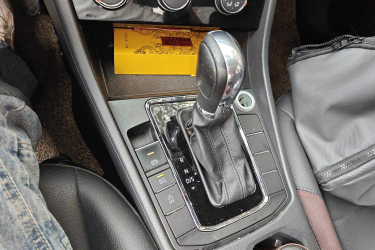 Used Volkswagen Bora 2020 1.5L Automatic Comfort Model Gear Lever