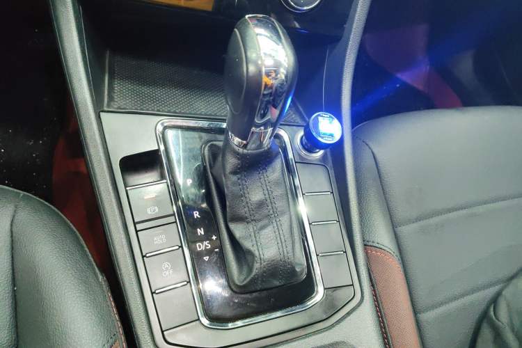 Used Volkswagen Bora 2020 1.5L Automatic Comfort Model Gear Lever