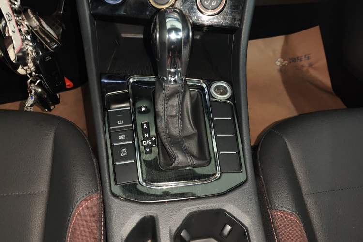 Used Volkswagen Bora 2020 1.5L Automatic Comfort Model Gear Lever