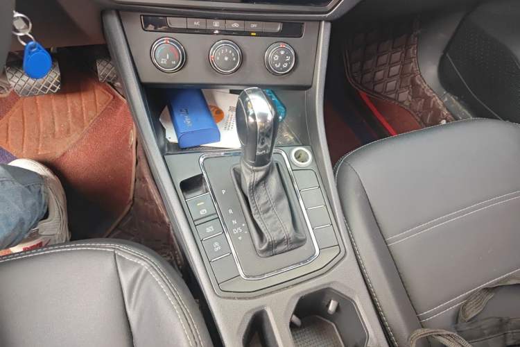 Used Volkswagen Bora 2020 1.5L Automatic Fashion Edition Gear Lever
