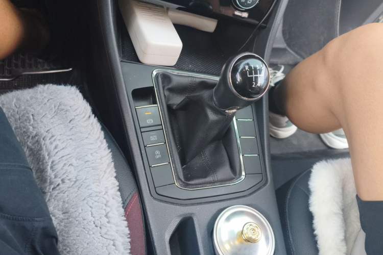Used Volkswagen Bora 2020 1.5L Manual Comfort Version Gear Lever