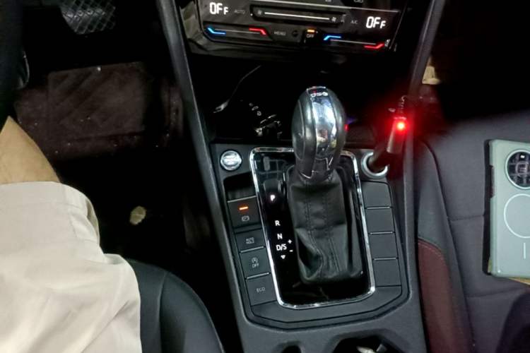 Used Volkswagen Bora 2020 280TSI DSG Elite Edition Gear Lever