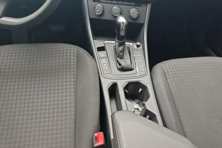 Used Volkswagen Bora 2020 1.5L Automatic Fashion Edition Gear Lever